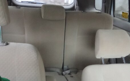 Toyota ISis I, 2005 год, 680 000 рублей, 11 фотография