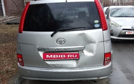 Toyota ISis I, 2005 год, 680 000 рублей, 4 фотография