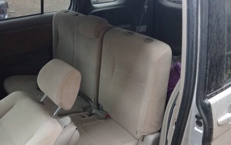 Toyota ISis I, 2005 год, 680 000 рублей, 14 фотография