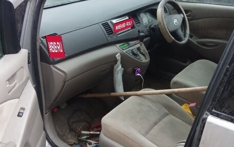 Toyota ISis I, 2005 год, 680 000 рублей, 15 фотография