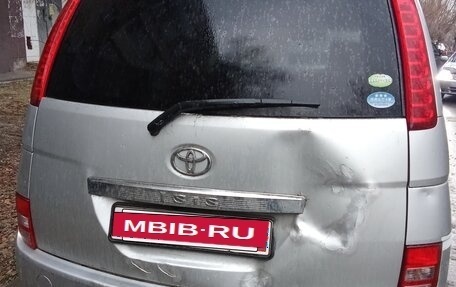 Toyota ISis I, 2005 год, 680 000 рублей, 3 фотография