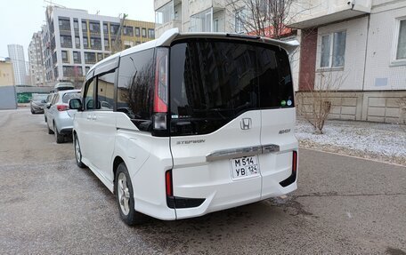 Honda Stepwgn IV, 2021 год, 2 590 000 рублей, 3 фотография