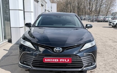 Toyota Camry, 2021 год, 3 750 000 рублей, 2 фотография