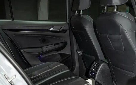 Volkswagen Golf VIII, 2023 год, 2 099 000 рублей, 18 фотография