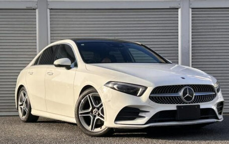 Mercedes-Benz A-Класс, 2022 год, 1 720 000 рублей, 3 фотография