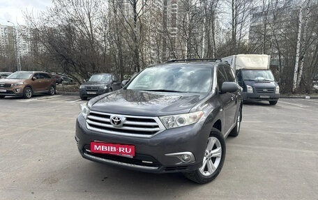 Toyota Highlander III, 2013 год, 2 150 000 рублей, 2 фотография