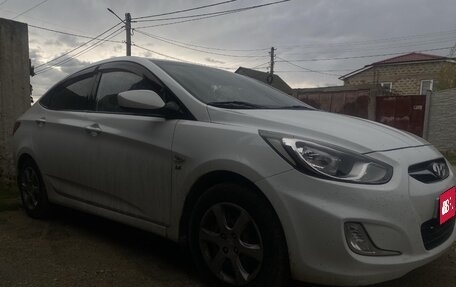 Hyundai Solaris II рестайлинг, 2013 год, 1 100 000 рублей, 1 фотография