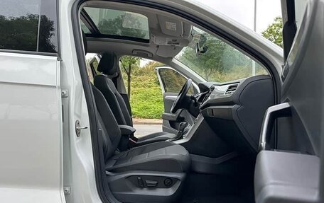 Volkswagen T-Roc I, 2021 год, 2 000 000 рублей, 5 фотография