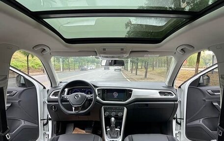 Volkswagen T-Roc I, 2021 год, 2 000 000 рублей, 6 фотография