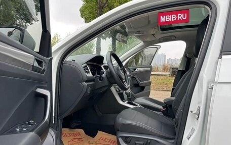 Volkswagen T-Roc I, 2021 год, 2 000 000 рублей, 4 фотография