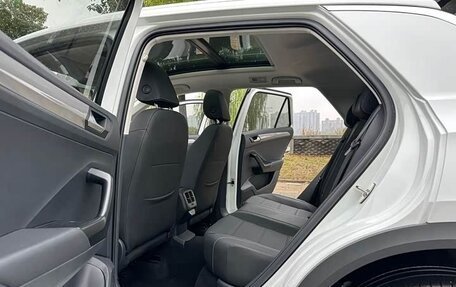 Volkswagen T-Roc I, 2021 год, 2 000 000 рублей, 13 фотография