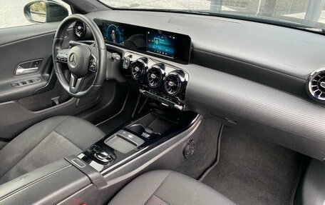 Mercedes-Benz A-Класс, 2019 год, 1 799 000 рублей, 7 фотография