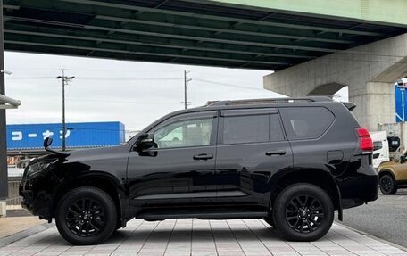 Toyota Land Cruiser Prado 150 рестайлинг 2, 2023 год, 6 300 000 рублей, 6 фотография