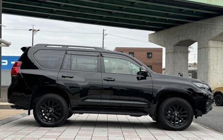 Toyota Land Cruiser Prado 150 рестайлинг 2, 2023 год, 6 300 000 рублей, 3 фотография