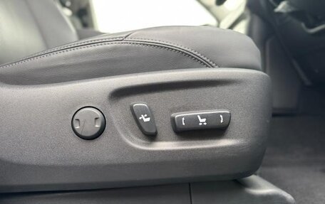 Toyota Land Cruiser Prado 150 рестайлинг 2, 2023 год, 6 300 000 рублей, 19 фотография