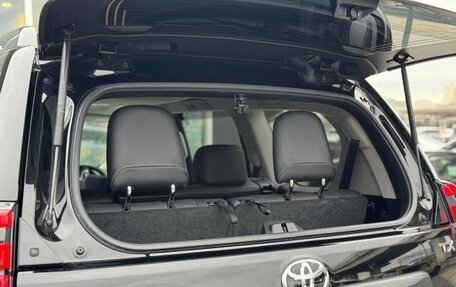 Toyota Land Cruiser Prado 150 рестайлинг 2, 2023 год, 6 300 000 рублей, 13 фотография