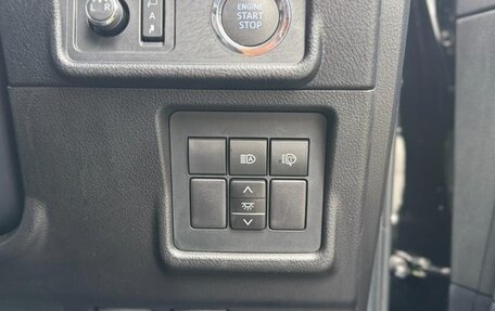 Toyota Land Cruiser Prado 150 рестайлинг 2, 2023 год, 6 300 000 рублей, 25 фотография