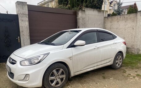 Hyundai Solaris II рестайлинг, 2013 год, 1 100 000 рублей, 2 фотография