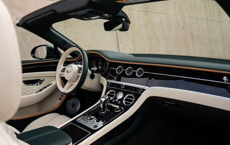 Bentley Continental GT, 2026 год, 49 000 000 рублей, 29 фотография