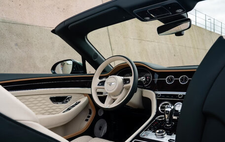 Bentley Continental GT, 2026 год, 49 000 000 рублей, 27 фотография