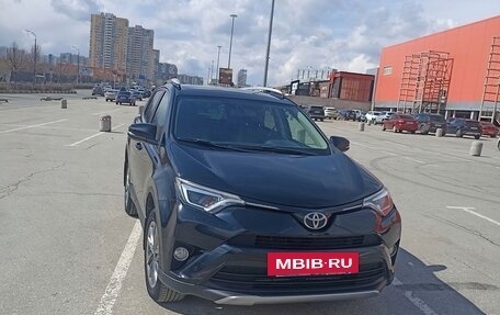 Toyota RAV4, 2018 год, 2 620 000 рублей, 2 фотография