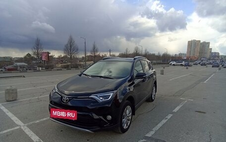 Toyota RAV4, 2018 год, 2 620 000 рублей, 6 фотография
