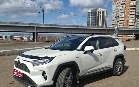Toyota RAV4, 2019 год, 3 975 000 рублей, 1 фотография