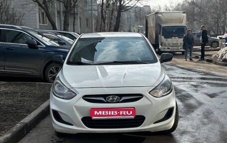 Hyundai Solaris II рестайлинг, 2014 год, 590 000 рублей, 1 фотография