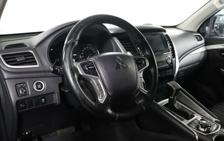 Mitsubishi Pajero Sport III рестайлинг, 2019 год, 3 199 000 рублей, 13 фотография