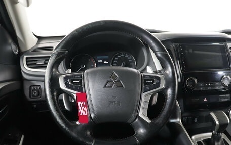 Mitsubishi Pajero Sport III рестайлинг, 2019 год, 3 199 000 рублей, 18 фотография