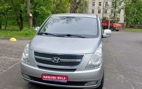 Hyundai Grand Starex Grand Starex I рестайлинг 2, 2015 год, 2 350 000 рублей, 1 фотография