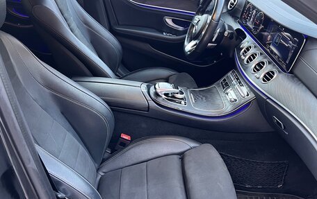 Mercedes-Benz E-Класс, 2019 год, 3 550 000 рублей, 3 фотография