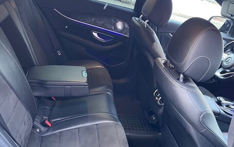 Mercedes-Benz E-Класс, 2019 год, 3 550 000 рублей, 4 фотография