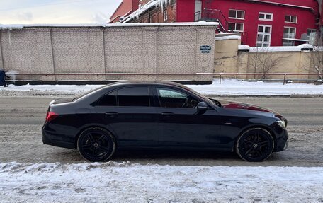 Mercedes-Benz E-Класс, 2019 год, 3 550 000 рублей, 5 фотография