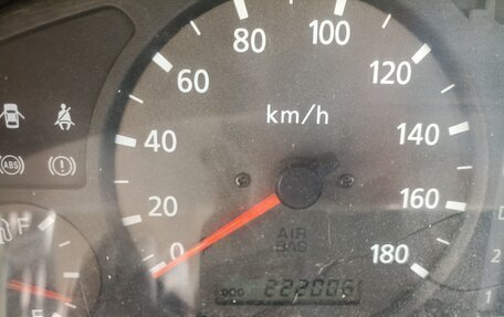 Nissan Bluebird XI, 2000 год, 200 000 рублей, 11 фотография