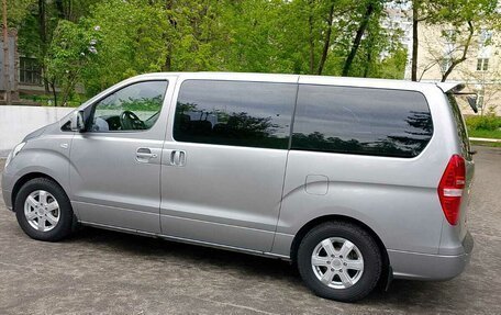 Hyundai Grand Starex Grand Starex I рестайлинг 2, 2015 год, 2 350 000 рублей, 2 фотография