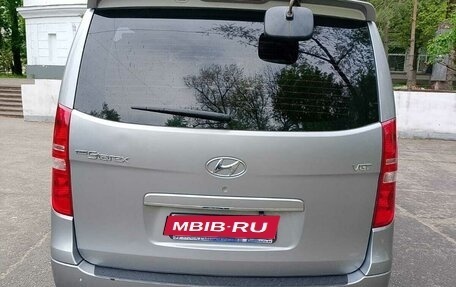 Hyundai Grand Starex Grand Starex I рестайлинг 2, 2015 год, 2 350 000 рублей, 3 фотография