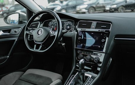 Volkswagen Golf VII, 2018 год, 1 949 000 рублей, 10 фотография