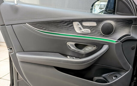 Mercedes-Benz E-Класс, 2020 год, 4 500 000 рублей, 19 фотография