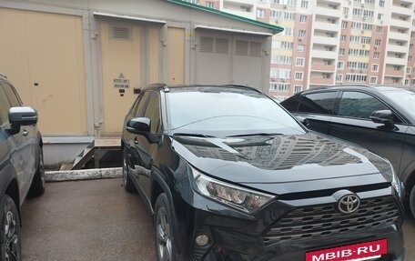 Toyota RAV4, 2020 год, 3 300 000 рублей, 2 фотография