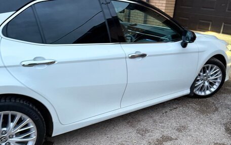 Toyota Camry, 2021 год, 3 090 000 рублей, 2 фотография