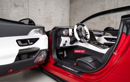 Mercedes-Benz SL-Класс AMG, 2026 год, 107 000 000 рублей, 18 фотография