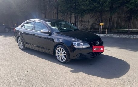 Volkswagen Jetta VI, 2013 год, 880 000 рублей, 2 фотография