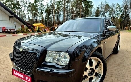 Chrysler 300C II, 2005 год, 1 095 000 рублей, 1 фотография