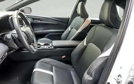 Toyota Camry, 2025 год, 5 600 000 рублей, 4 фотография