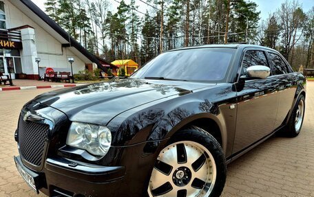 Chrysler 300C II, 2005 год, 1 095 000 рублей, 2 фотография