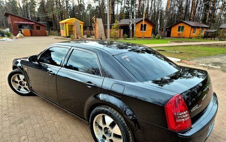 Chrysler 300C II, 2005 год, 1 095 000 рублей, 12 фотография