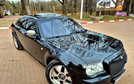 Chrysler 300C II, 2005 год, 1 095 000 рублей, 8 фотография