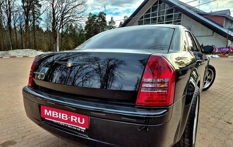 Chrysler 300C II, 2005 год, 1 095 000 рублей, 13 фотография