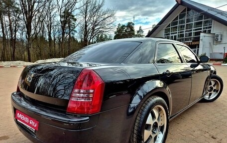 Chrysler 300C II, 2005 год, 1 095 000 рублей, 14 фотография